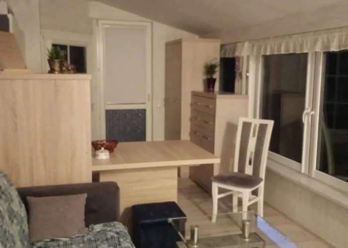 Zacisze مزرعة للإقامة *